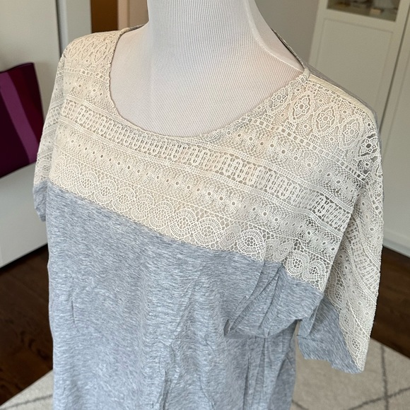 EUC J.Crew lace detail tshirt - Picture 2 of 6